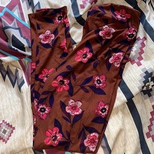 Tall and curvy lularoe leggings